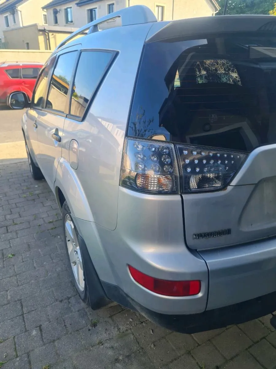 Car - Image 3