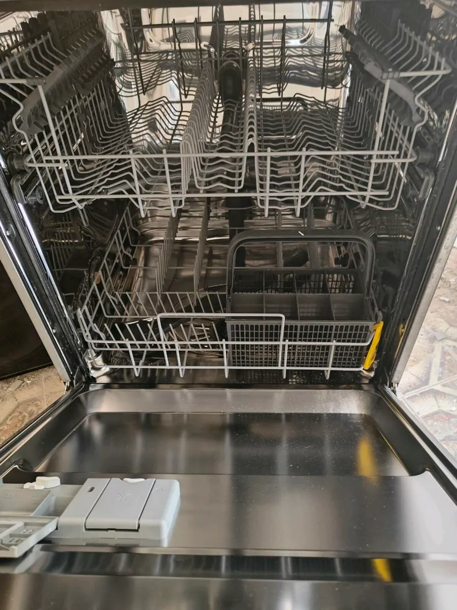 Zanussi integrated dishwasher - Image 2