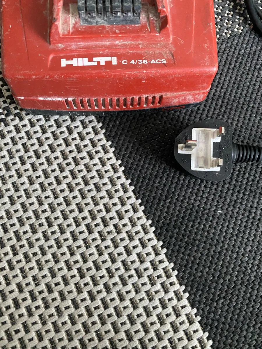 Hilti battery charger - Image 2