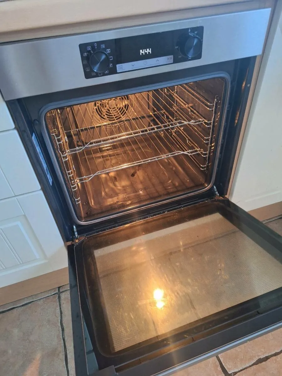 Hisense Single Oven / Grill like new - Image 4