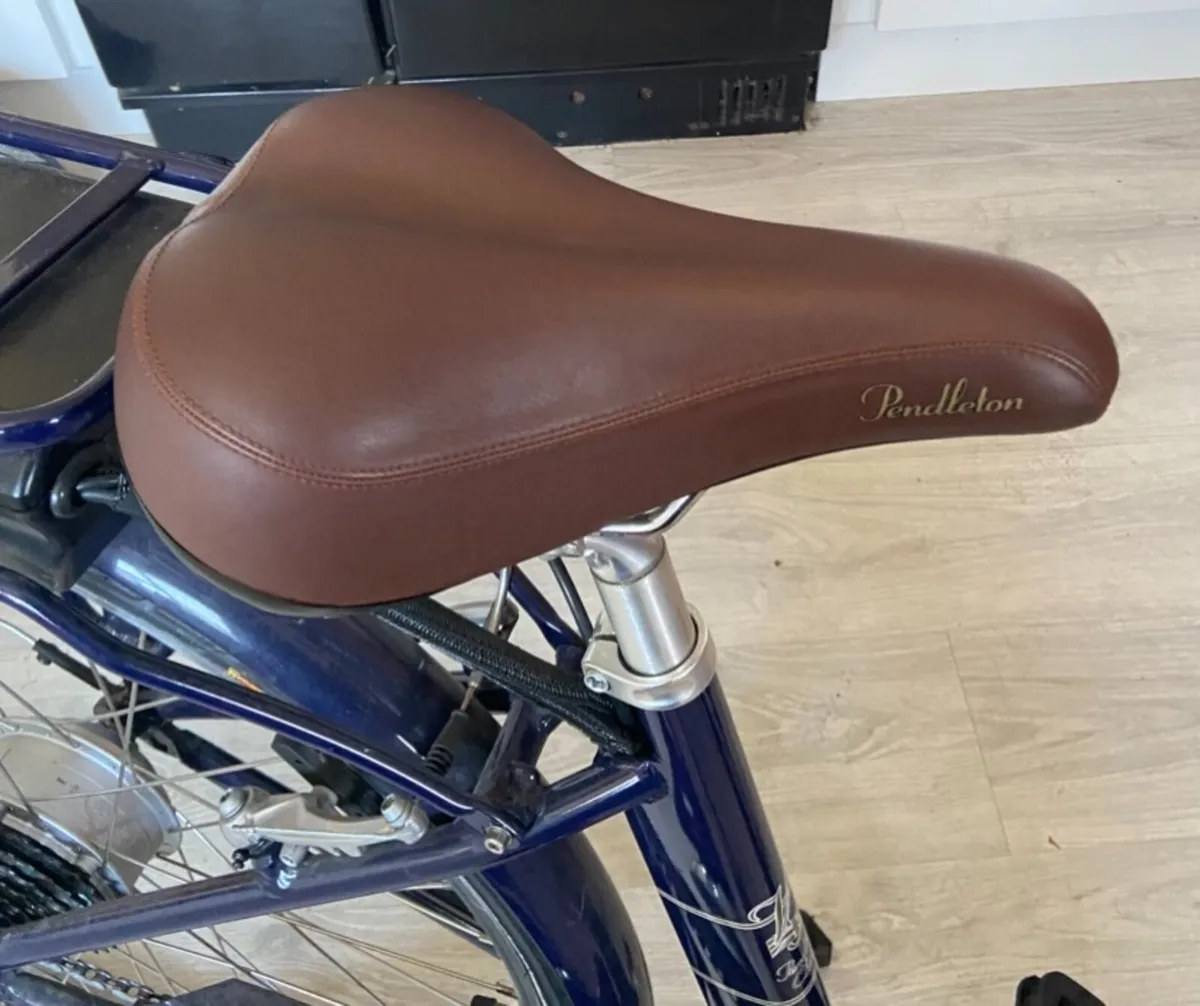 VICTORIA PENDLETON LADIES E-BIKE 19inch - Image 1