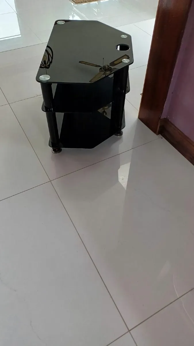 TV table - Image 1