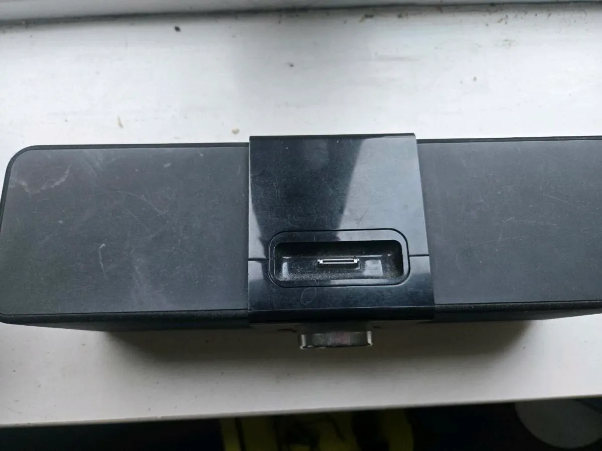 Wired speaker & charger for old iphone/ipod - Image 3