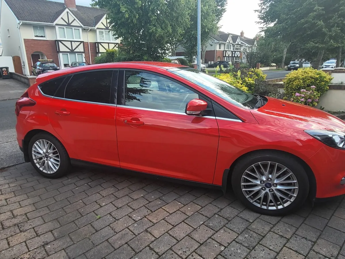 Ford Focus 2014 - Image 2