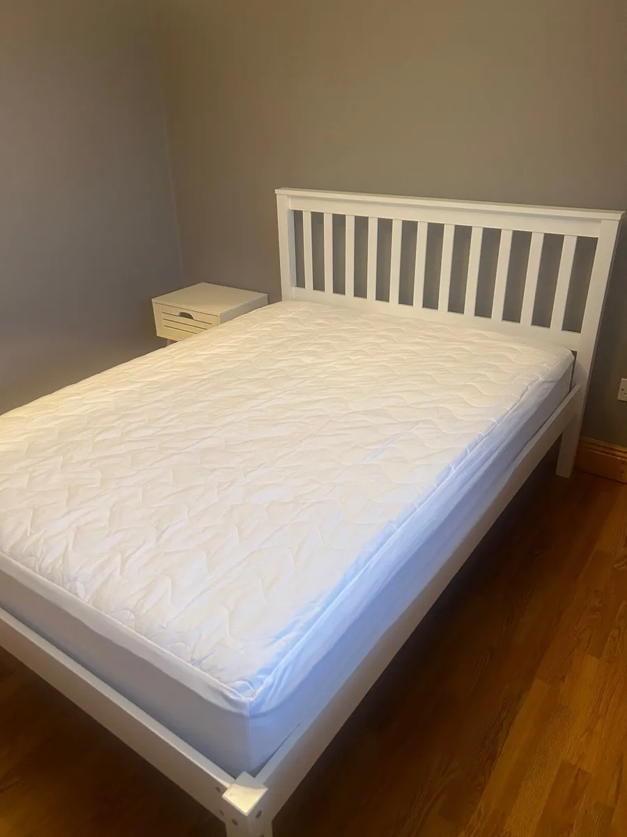 Bed & mattress - Image 2