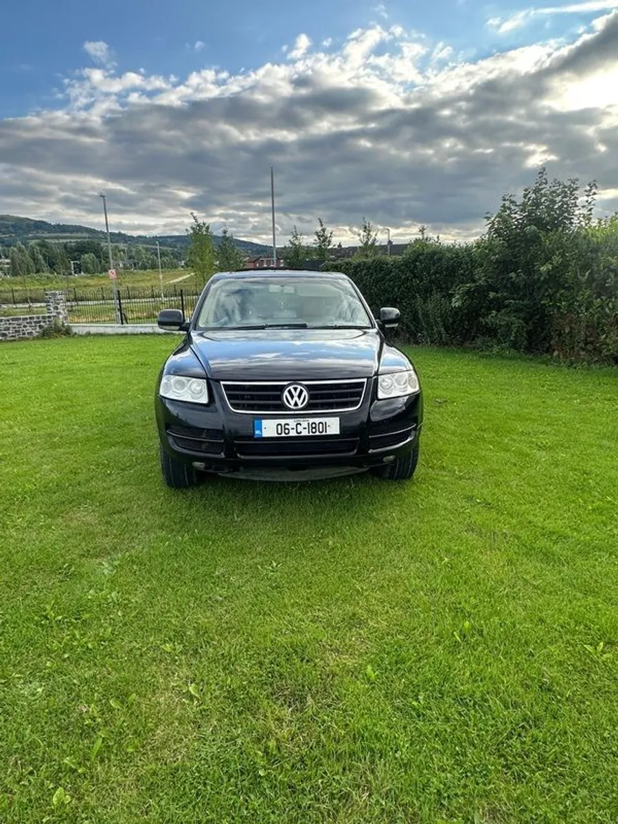 2006 Volkswagen Touareg - Image 2