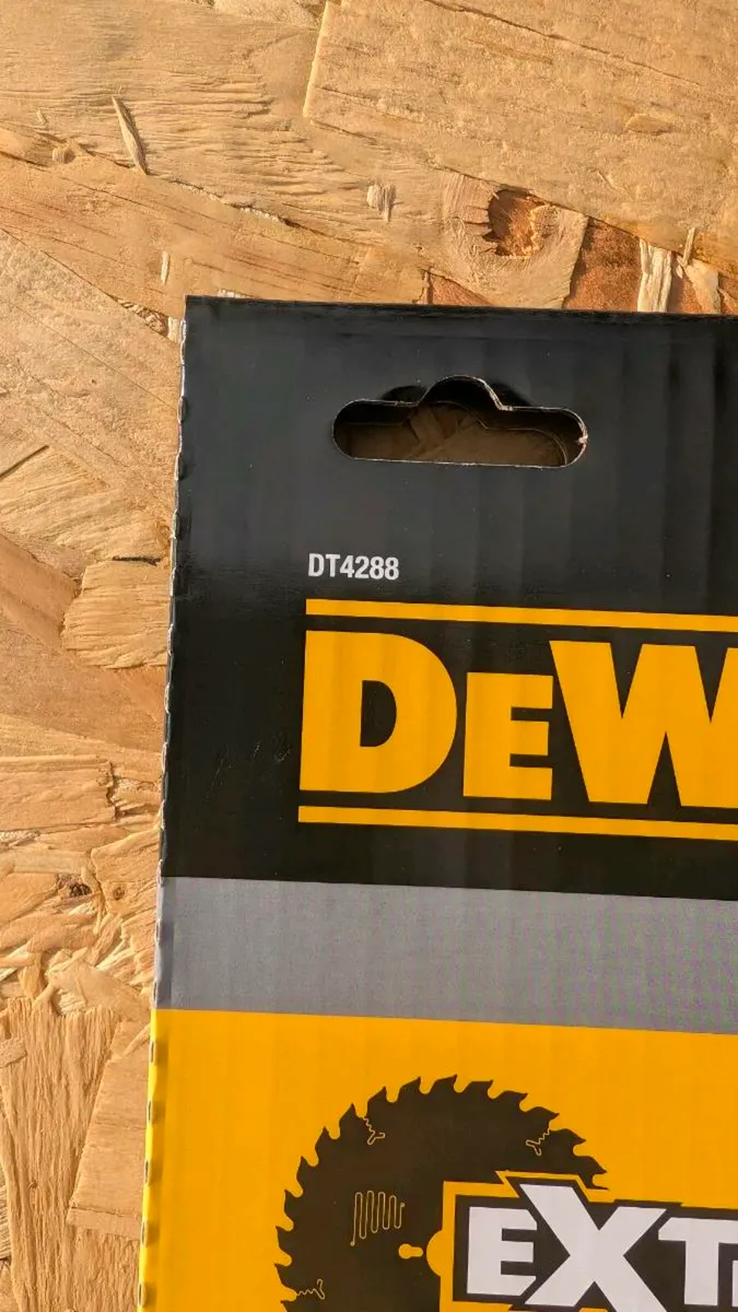 DeWalt Extreme Workshop 305mm 80 Tooth Blade - New - Image 3
