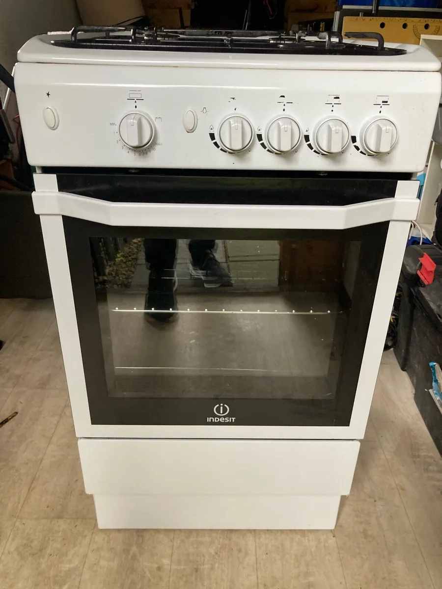 Indesit gas cooker. - Image 1