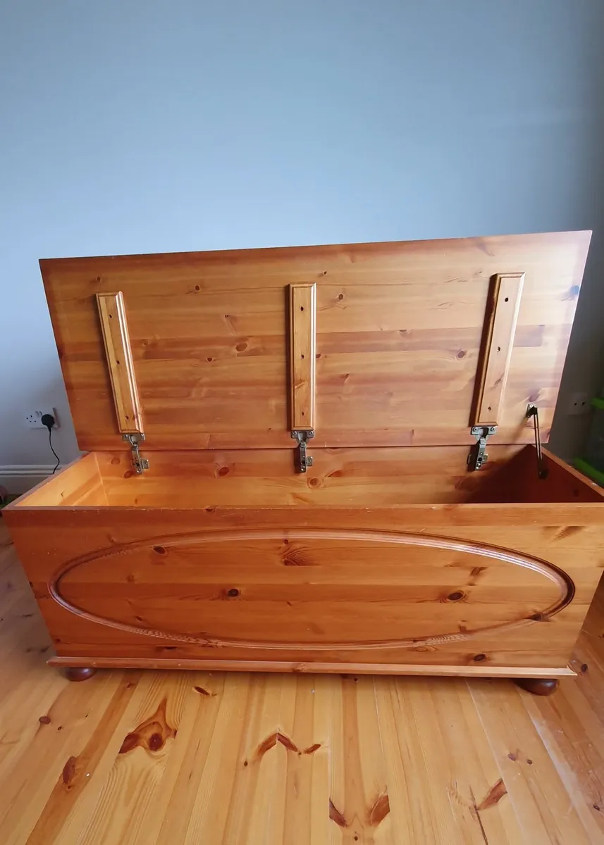 blanket box - Image 1