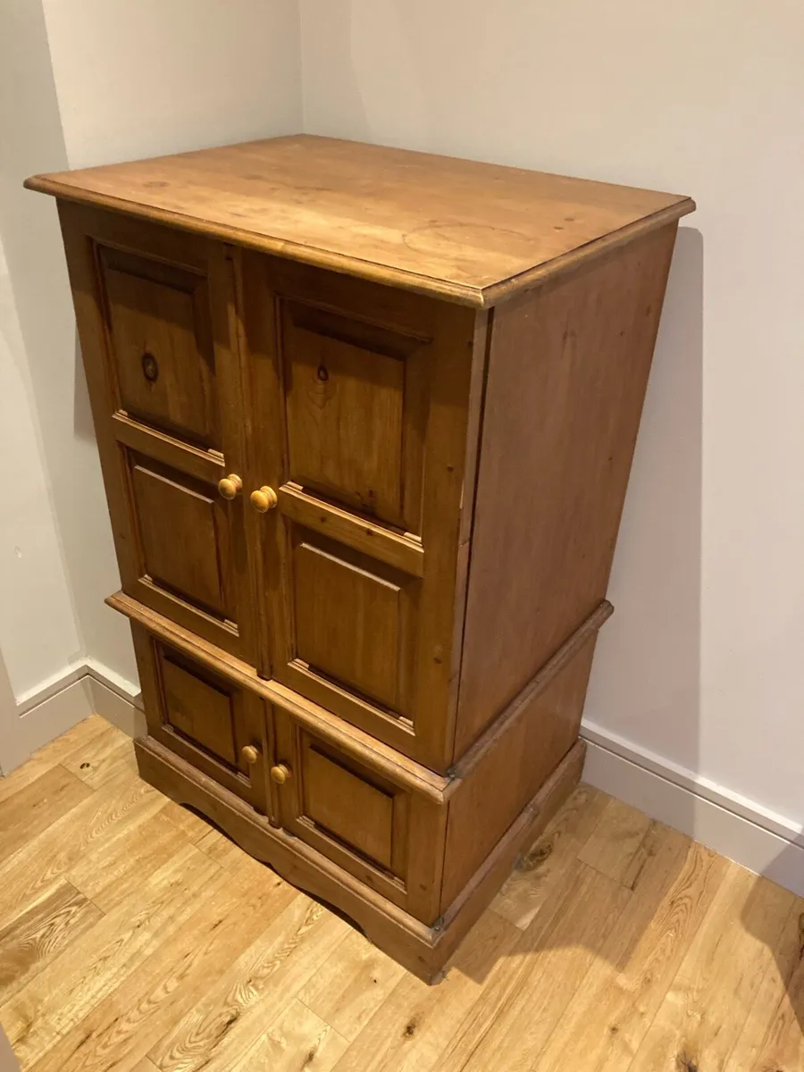 Traditional Hardwood cupboard - Image 1