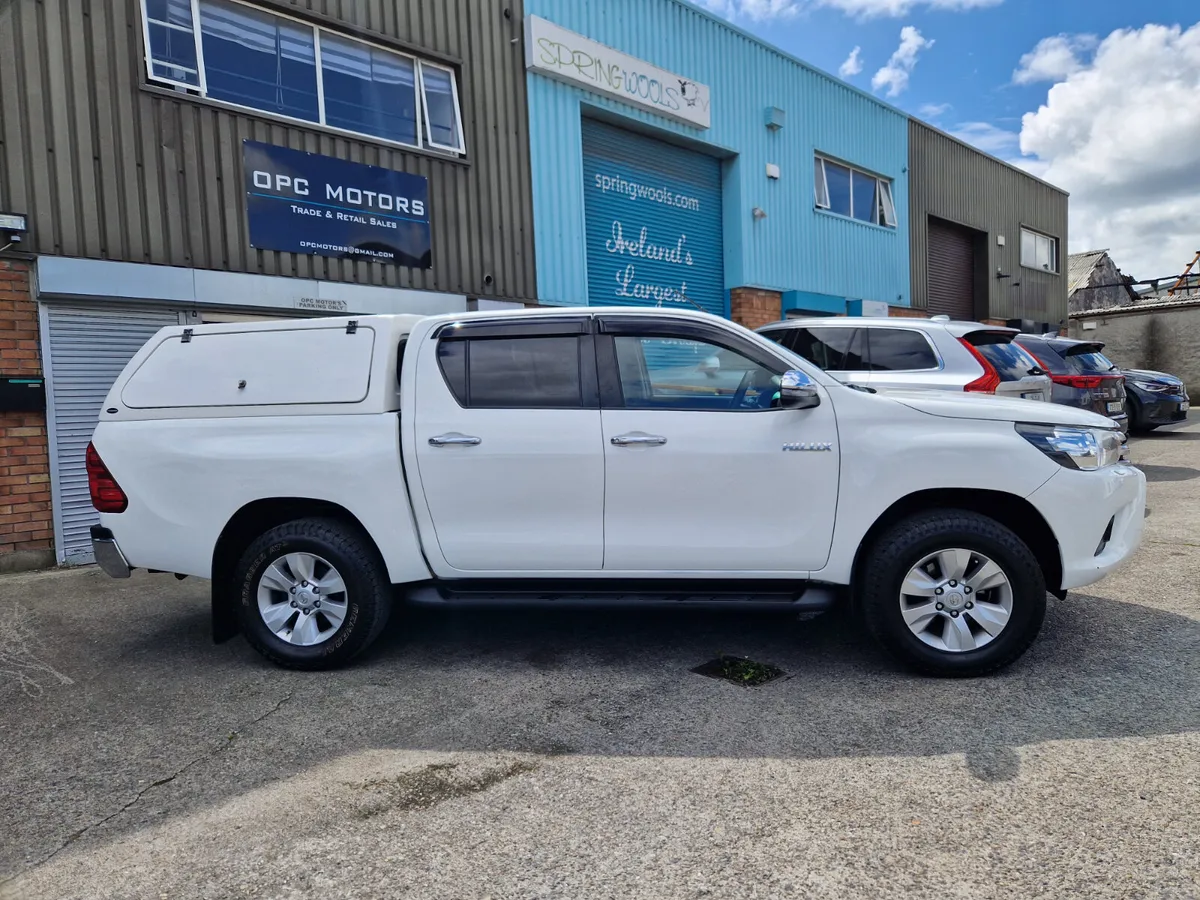 Toyota Hilux SR5 2020 - Image 2