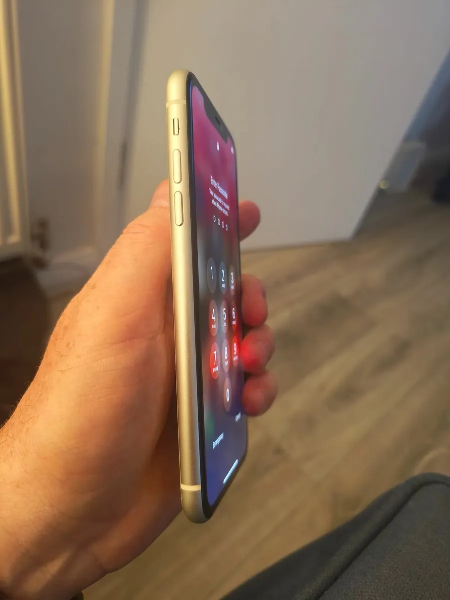 iPhone for part's - Image 2