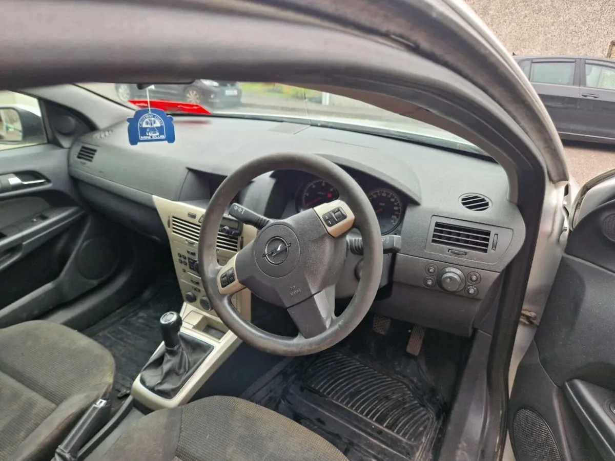 Opel astra car van 2011 - Image 3
