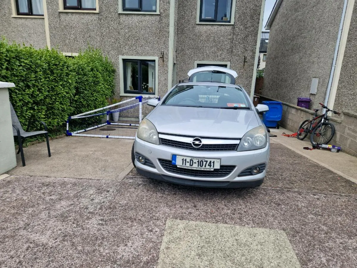 Opel astra car van 2011 - Image 4