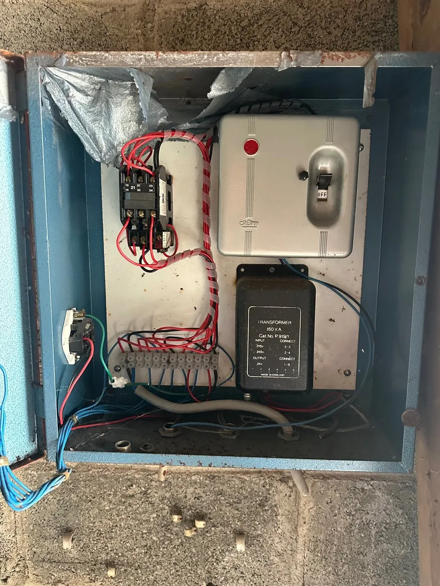 Swimming pool pump and filtration system - Image 3