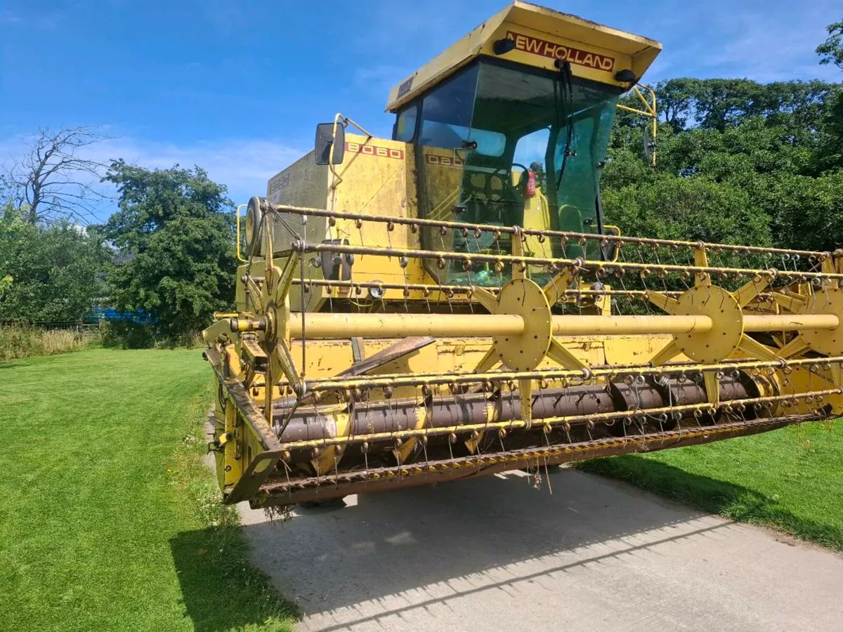 New Holland 8060 combine harvester - Image 4
