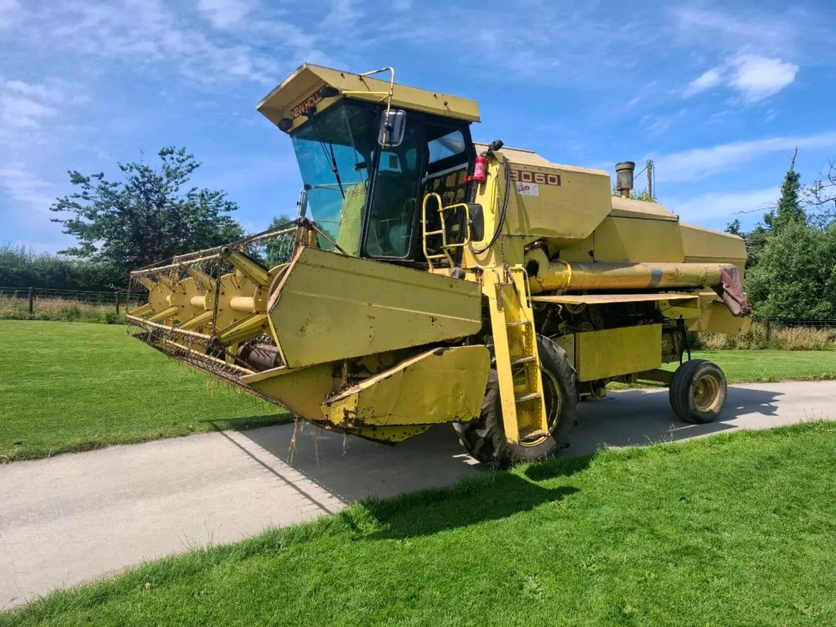 New Holland 8060 combine harvester - Image 1