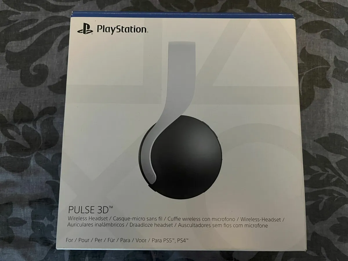 PS4 Pro + PS VR + Pulse 3D Headset Bundle - Image 3