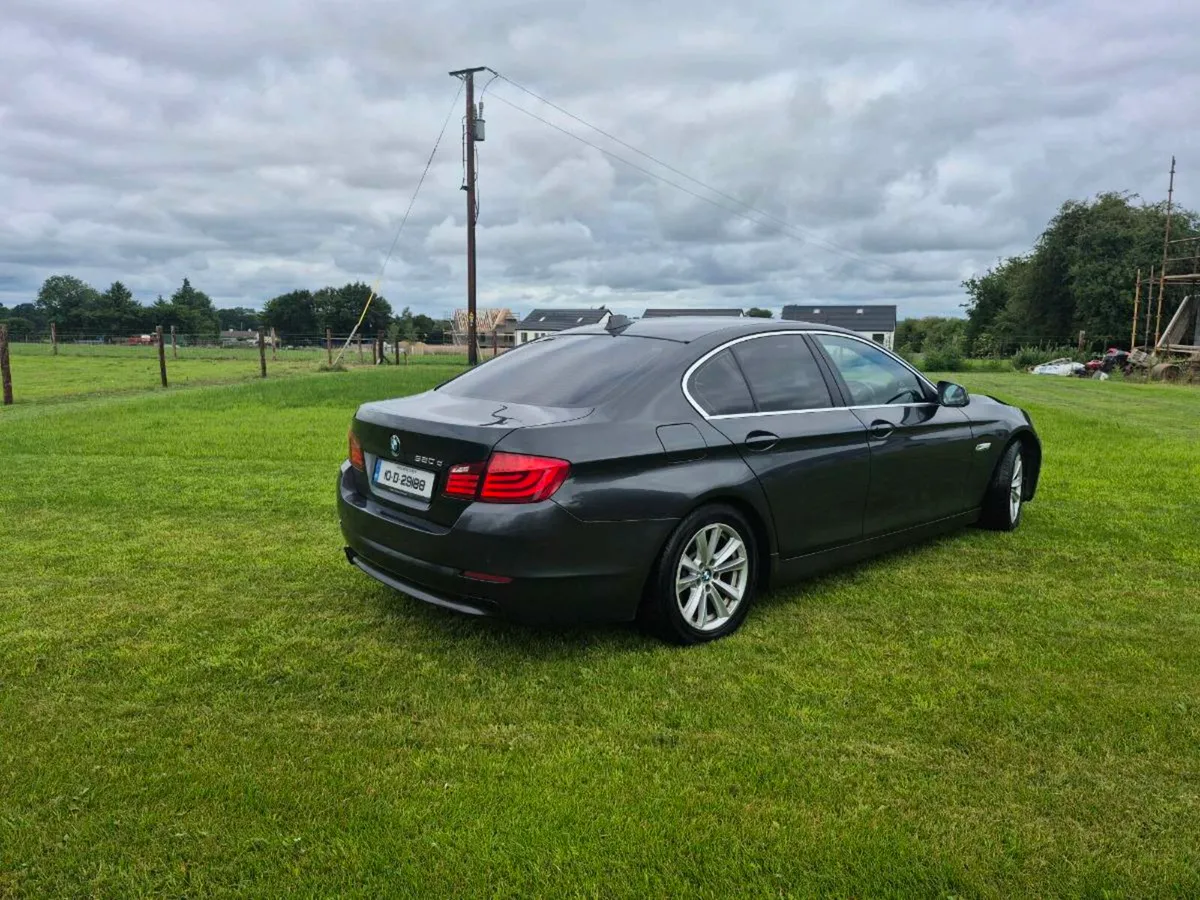 BMW 5 Series 2010 - Image 2