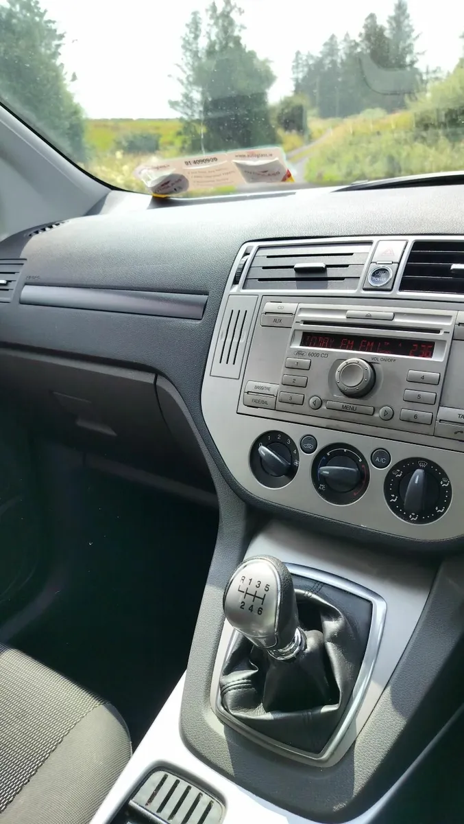 Ford Kuga 2011 - Image 2