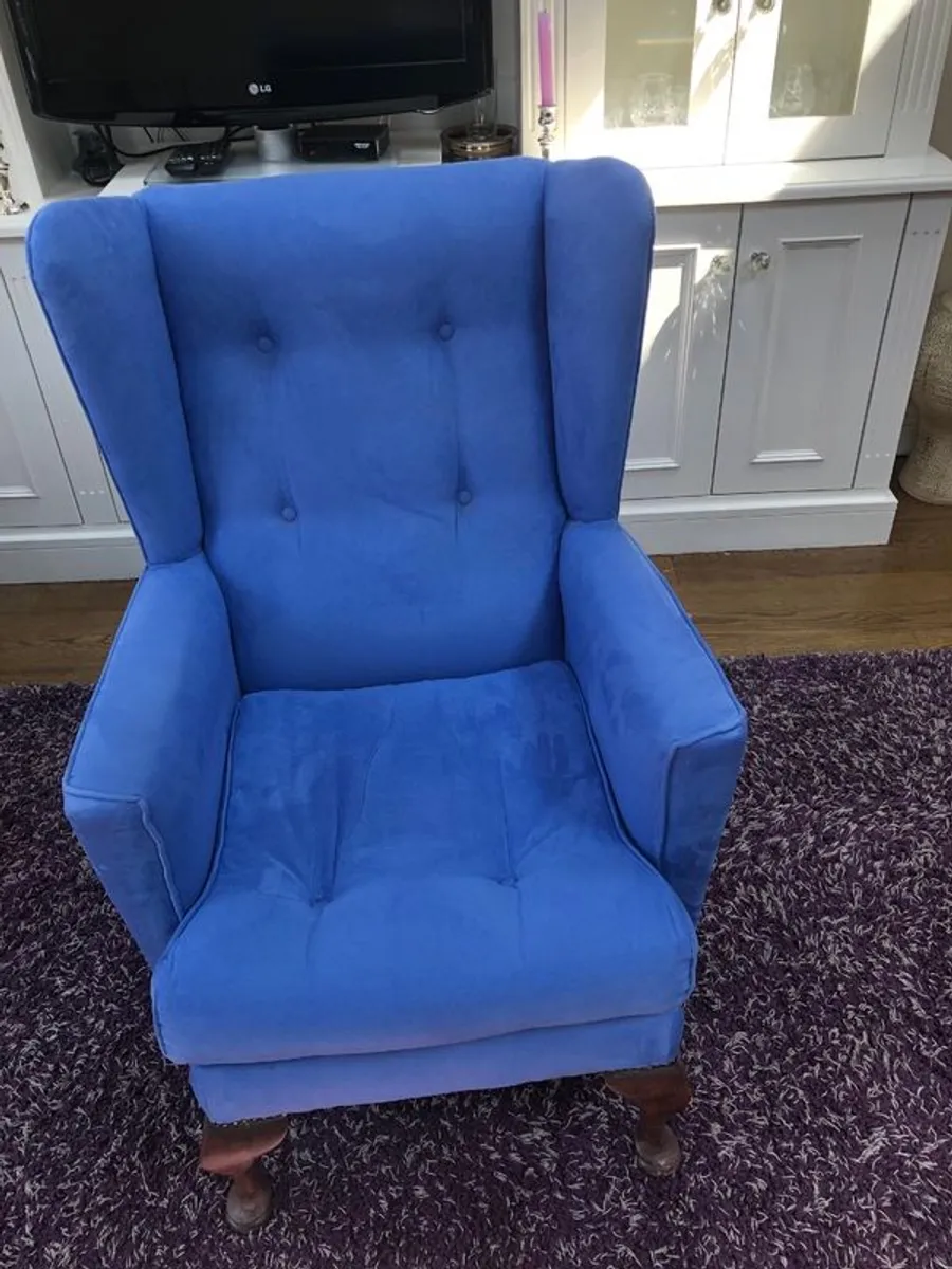 Wing back arm chair