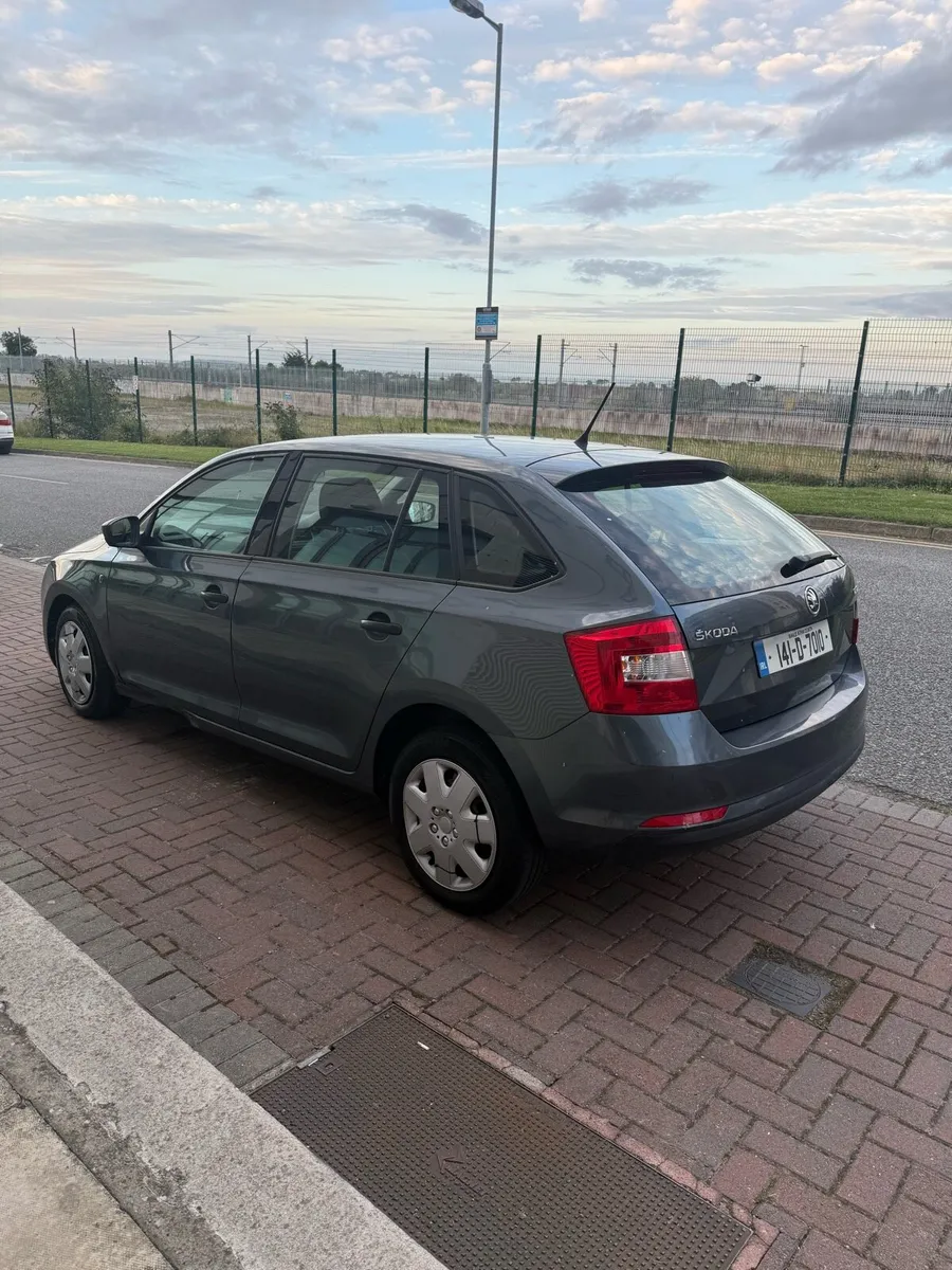 Skoda rapid 1.6 TDI DSG Auntimatic - Image 4