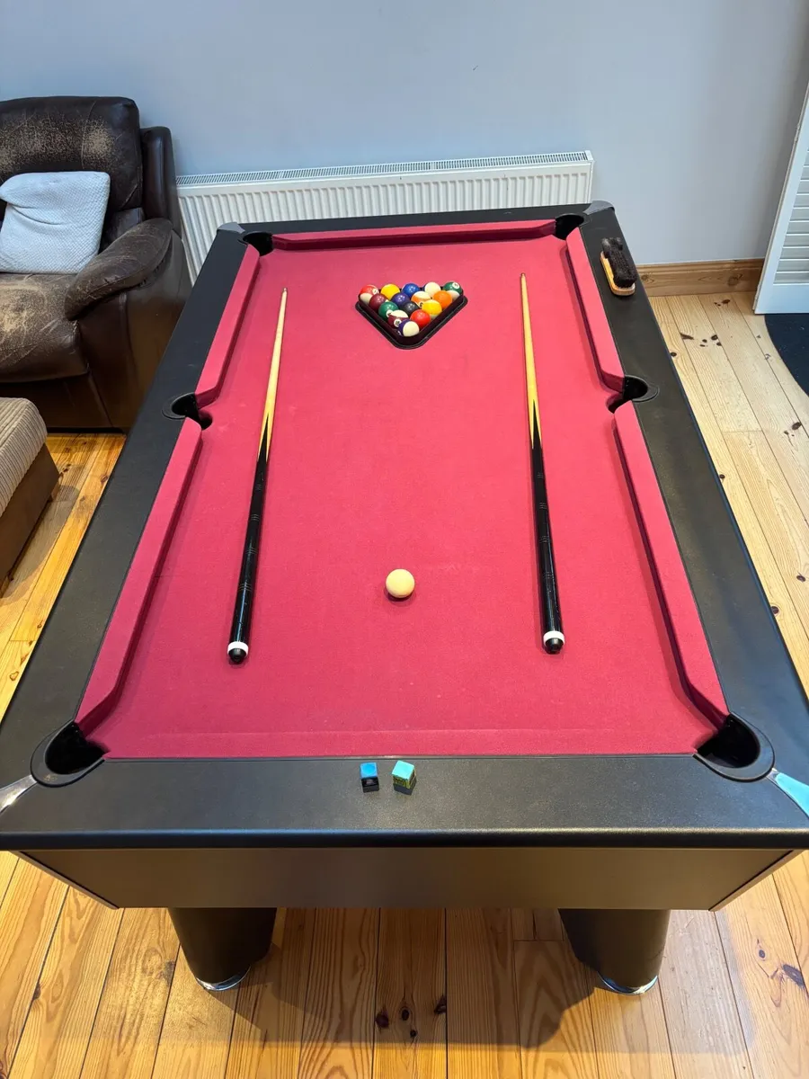 Pool table - Image 1