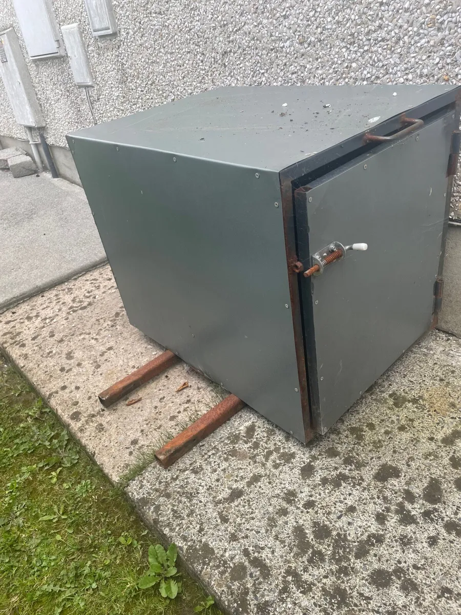 Dog box - Image 2