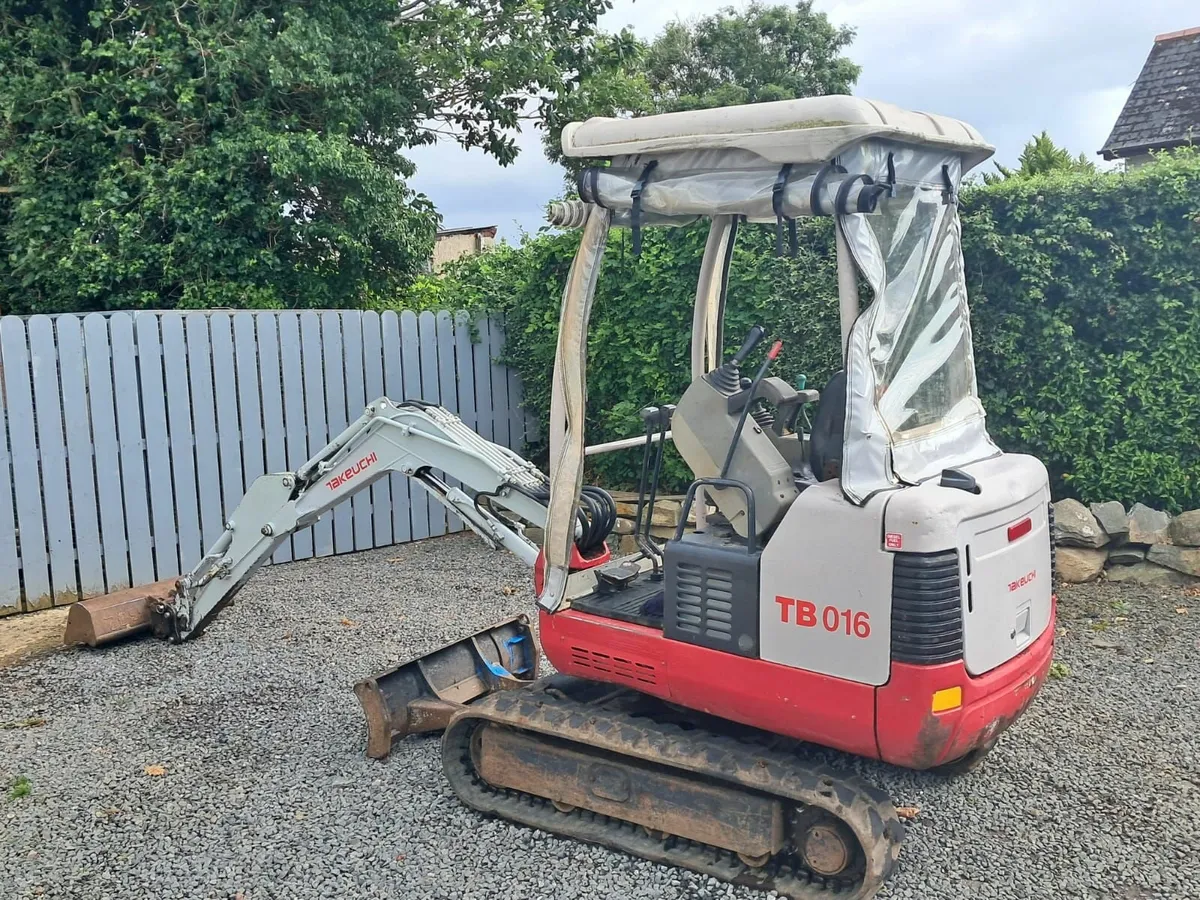 Takeuchi Digger TB016 - Image 3