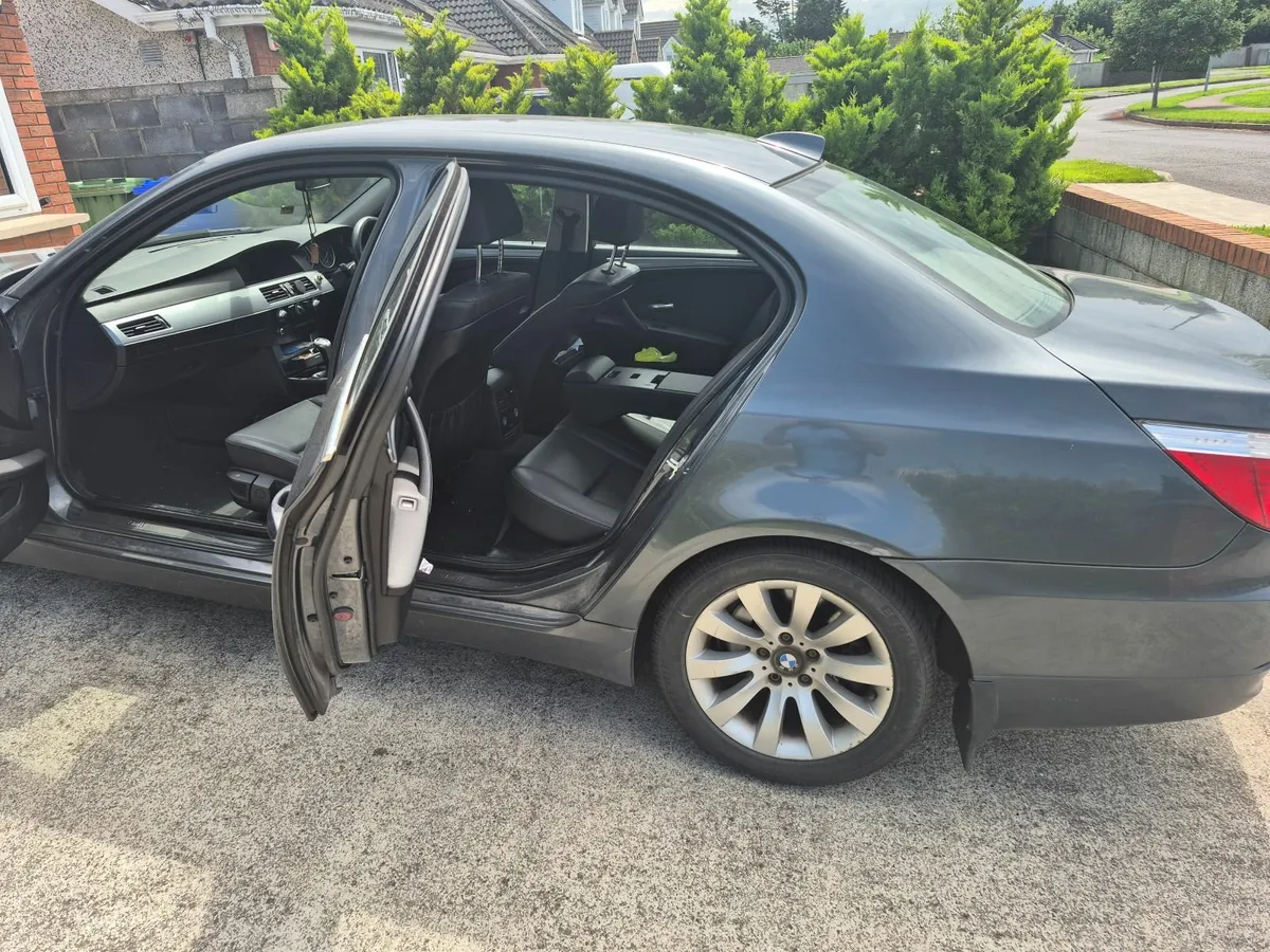 BMW 5-Series 2007 - Image 2