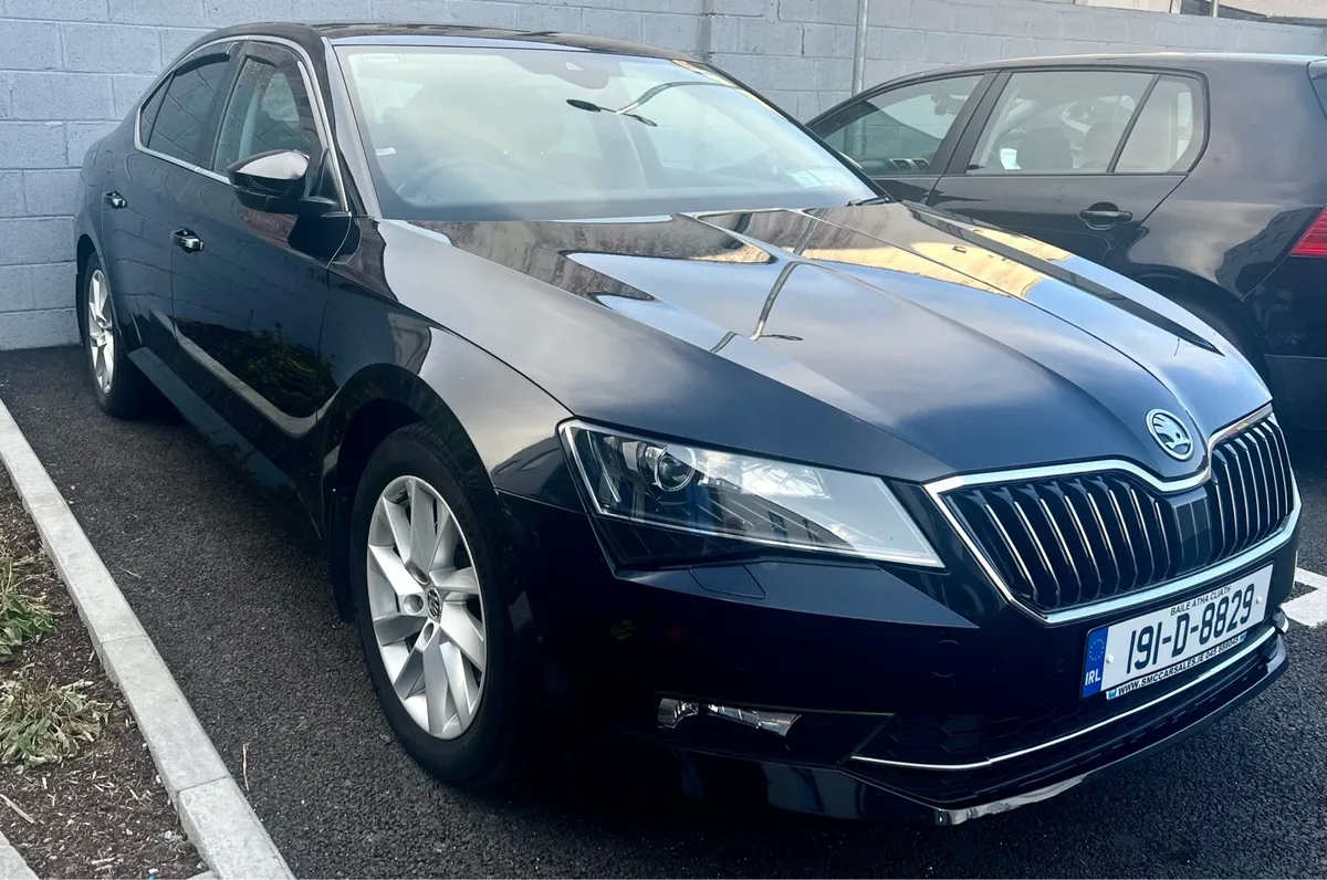 Skoda Superb 2019 - Image 2