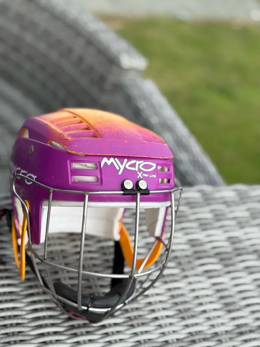 Hurling helmet - Image 3