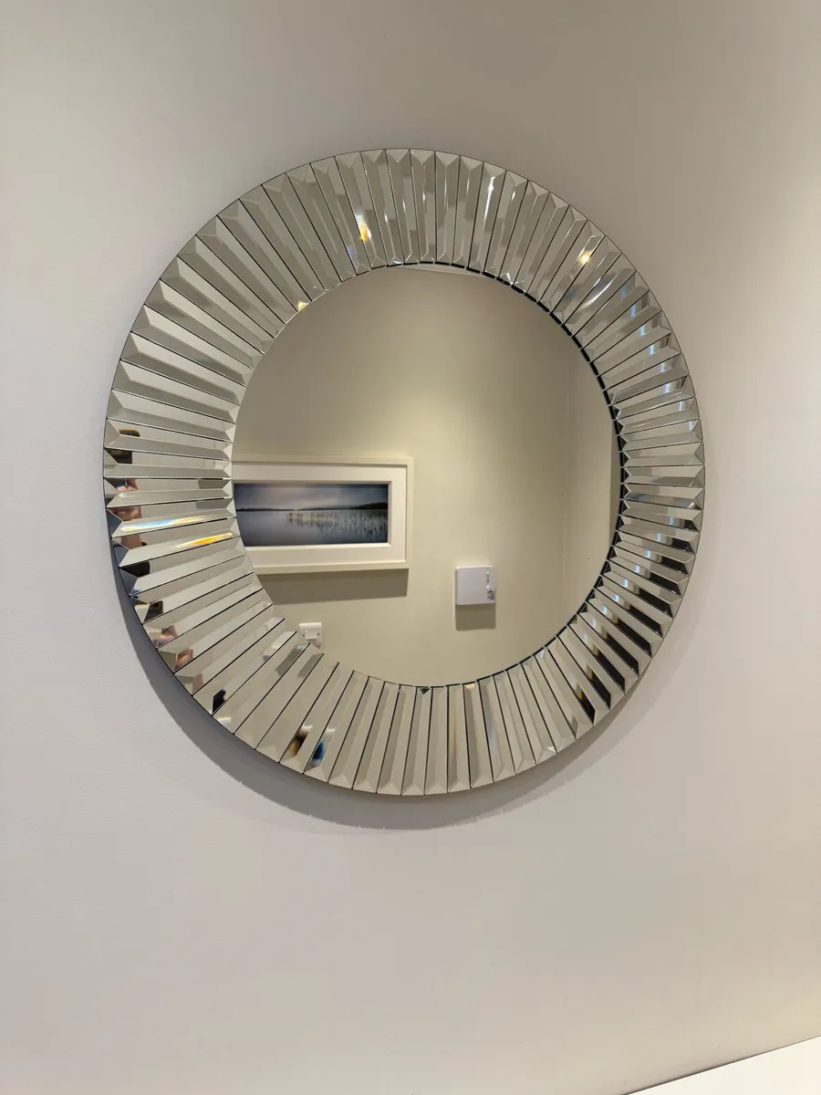 Wall mounted mirror - Image 2