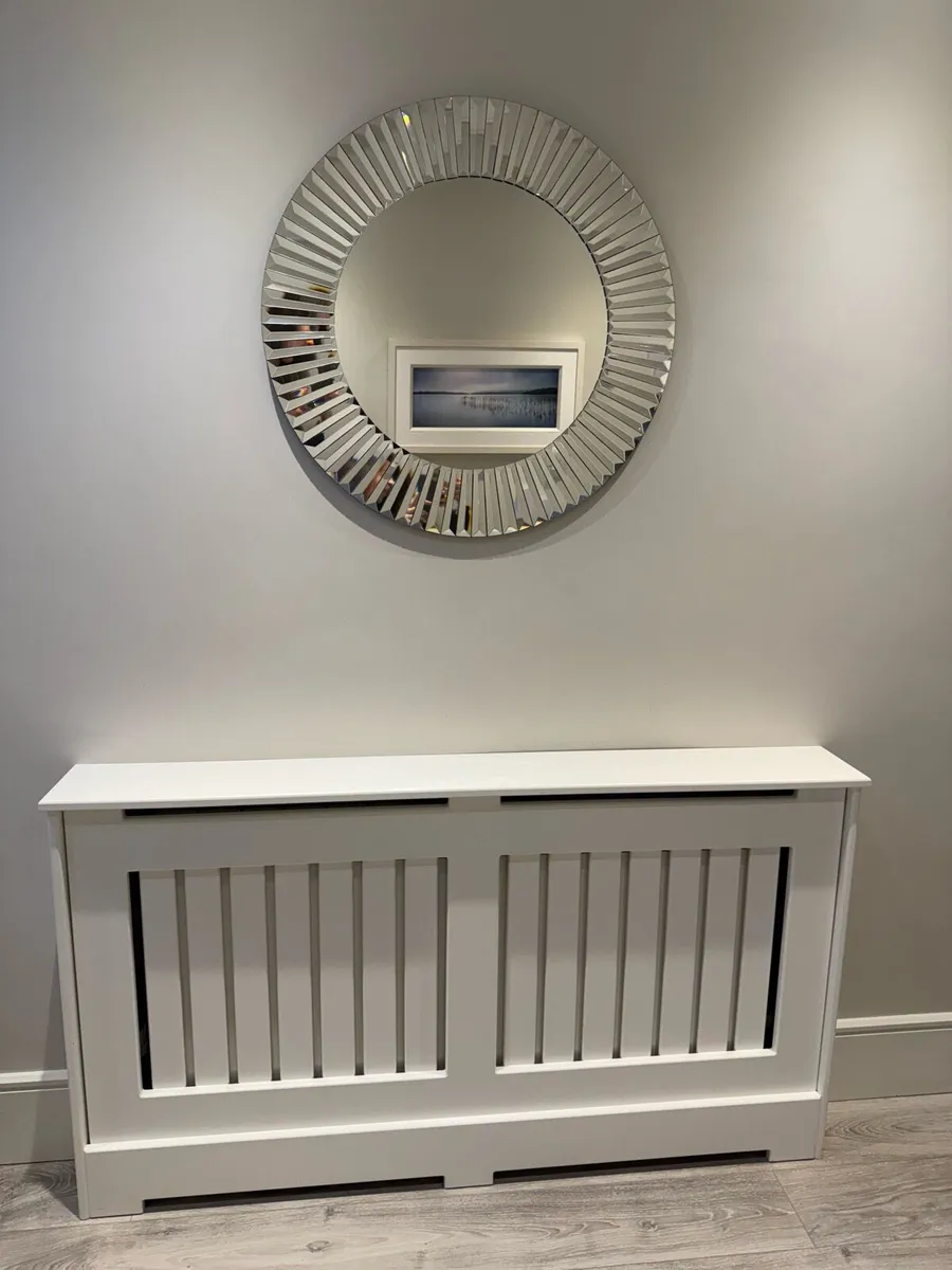 Wall mounted mirror - Image 1