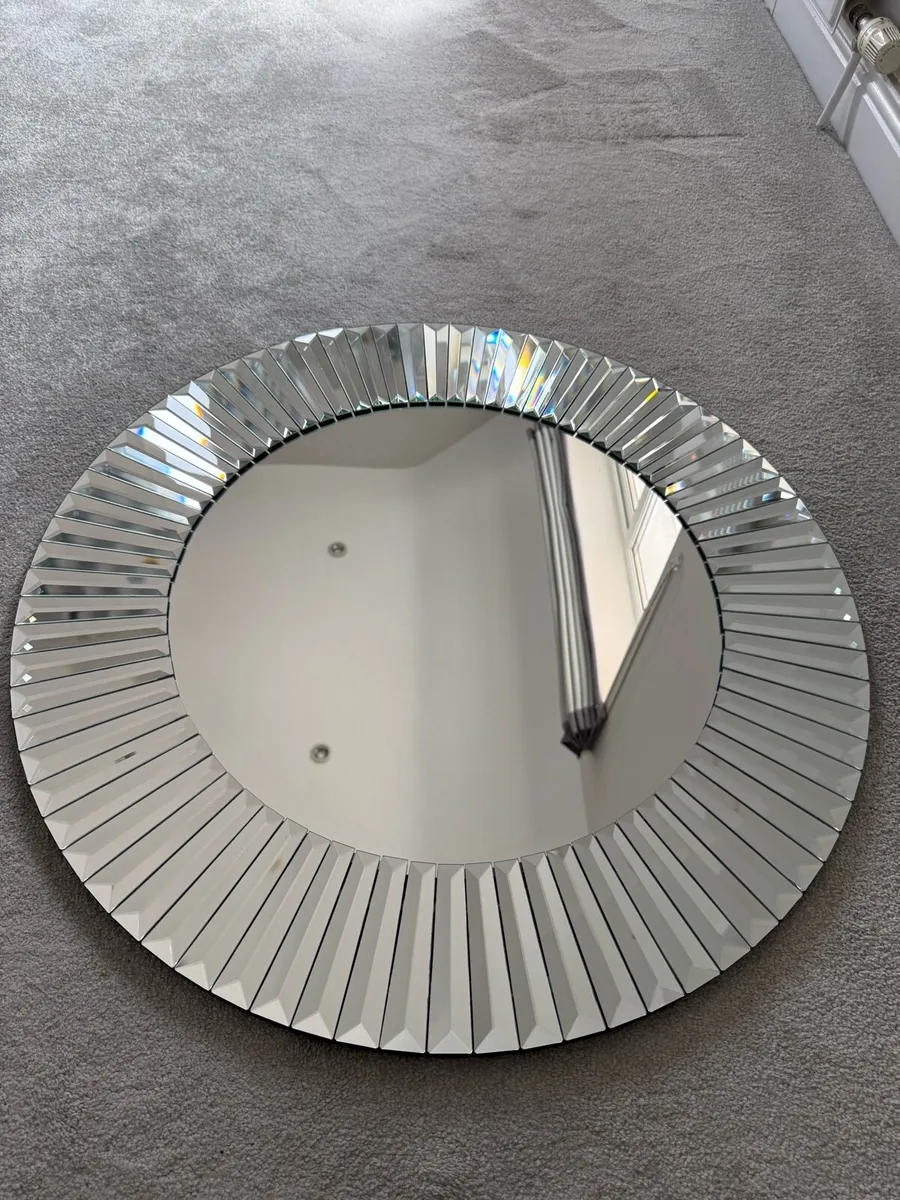 Wall mounted mirror - Image 3