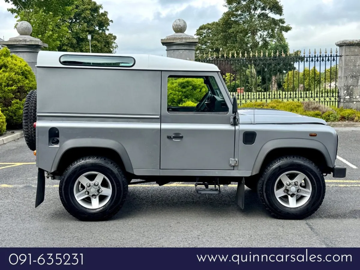 Land Rover Defender 90 2.2 TD Commercial 31 950 P - Image 2