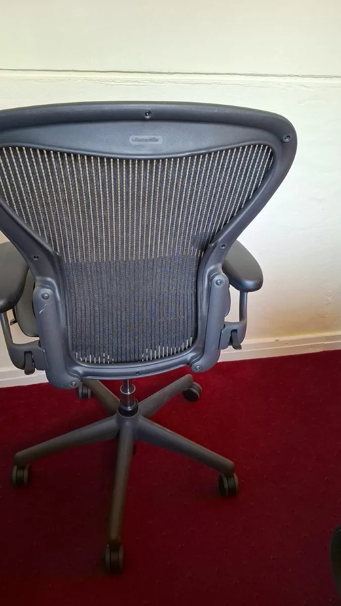 Herman Miller Aeron Fully loaded - Image 2