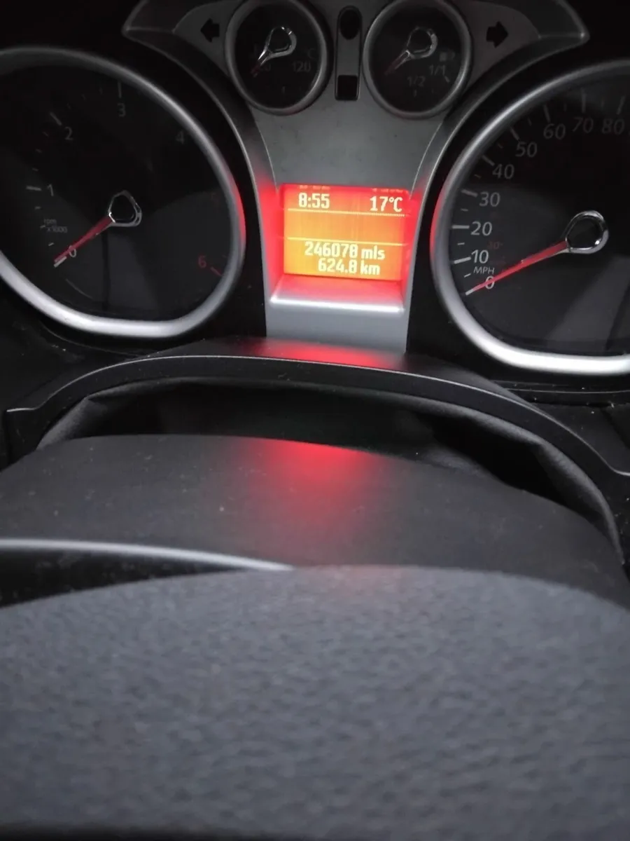 Ford Focus 2009 - Image 2