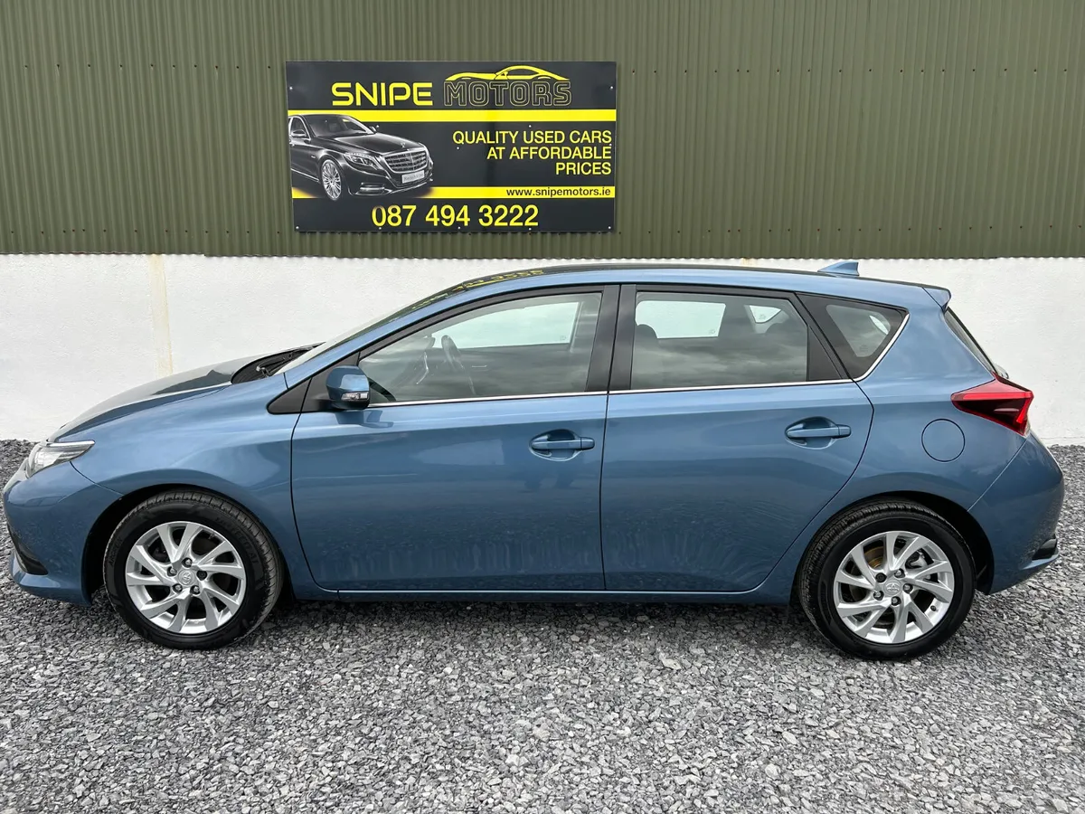 Toyota Auris 1.6 D-4d 110 Business E Edition 5DR - Image 2
