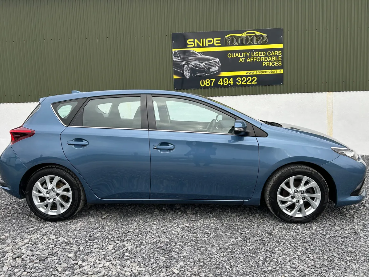 Toyota Auris 1.6 D-4d 110 Business E Edition 5DR - Image 4