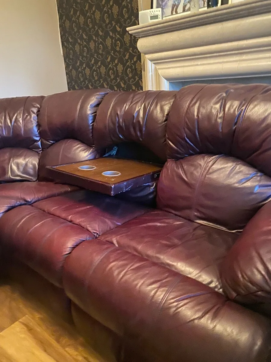L shaped couch+pull out table(reclines both sides) - Image 2