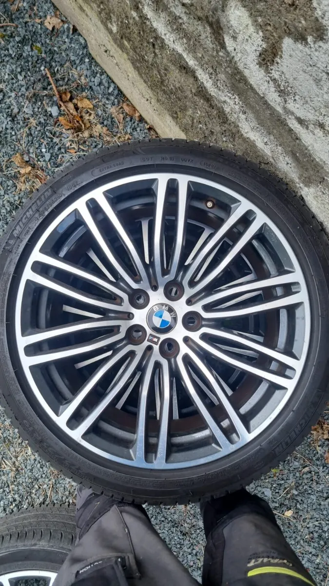 Genuine BMW G30 19” Alloys and Tyres - Image 4