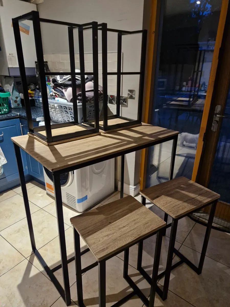 Bar table and stools - Image 1