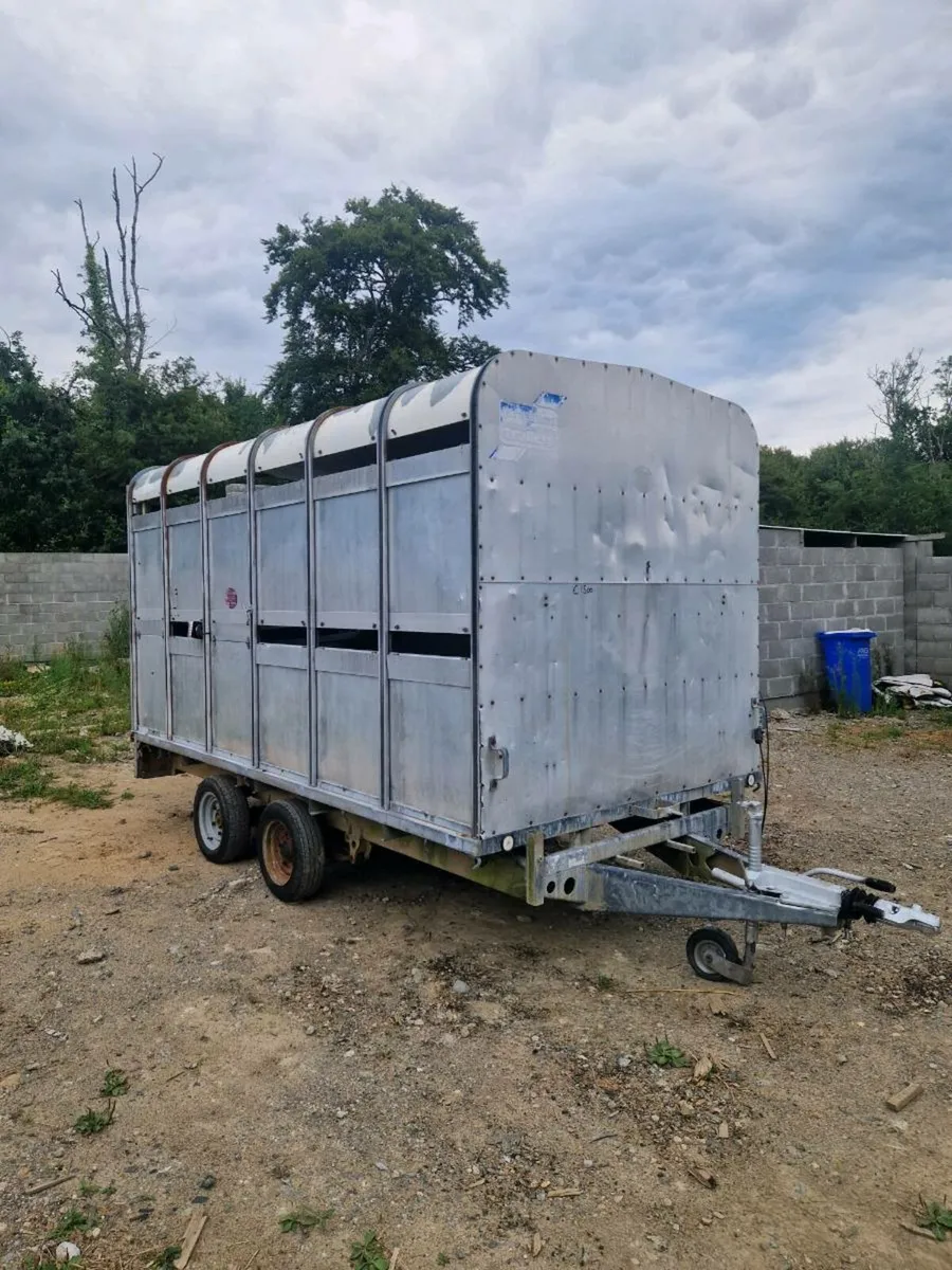 Trailer - Image 1