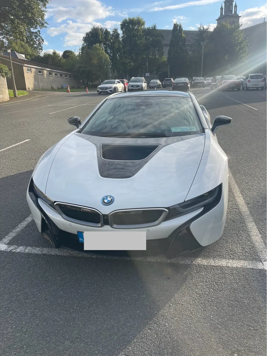 BMW i8 2017 - Image 1