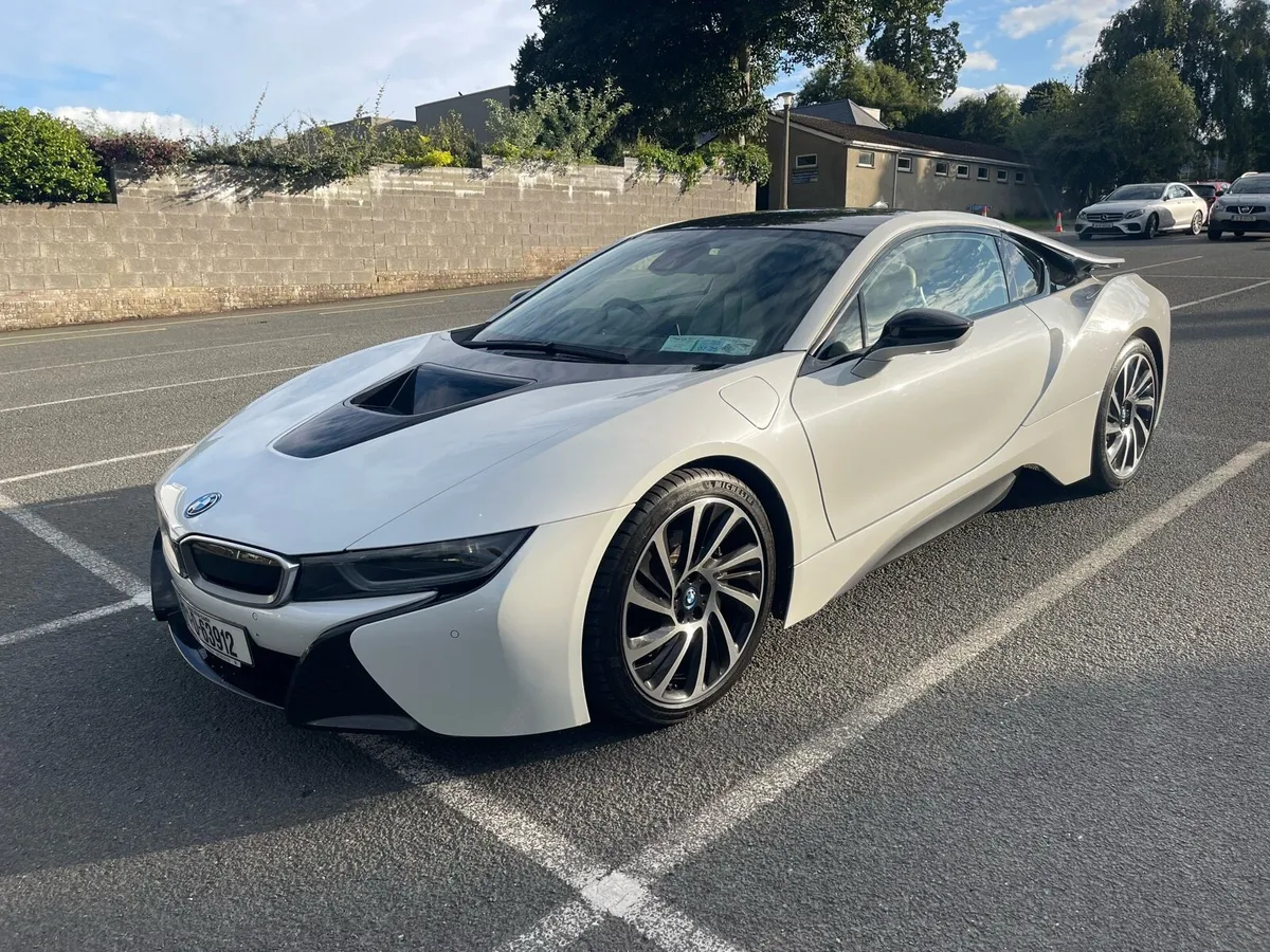 BMW i8 2017 - Image 2
