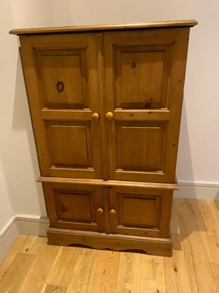 Traditional Hardwood cupboard - Image 4