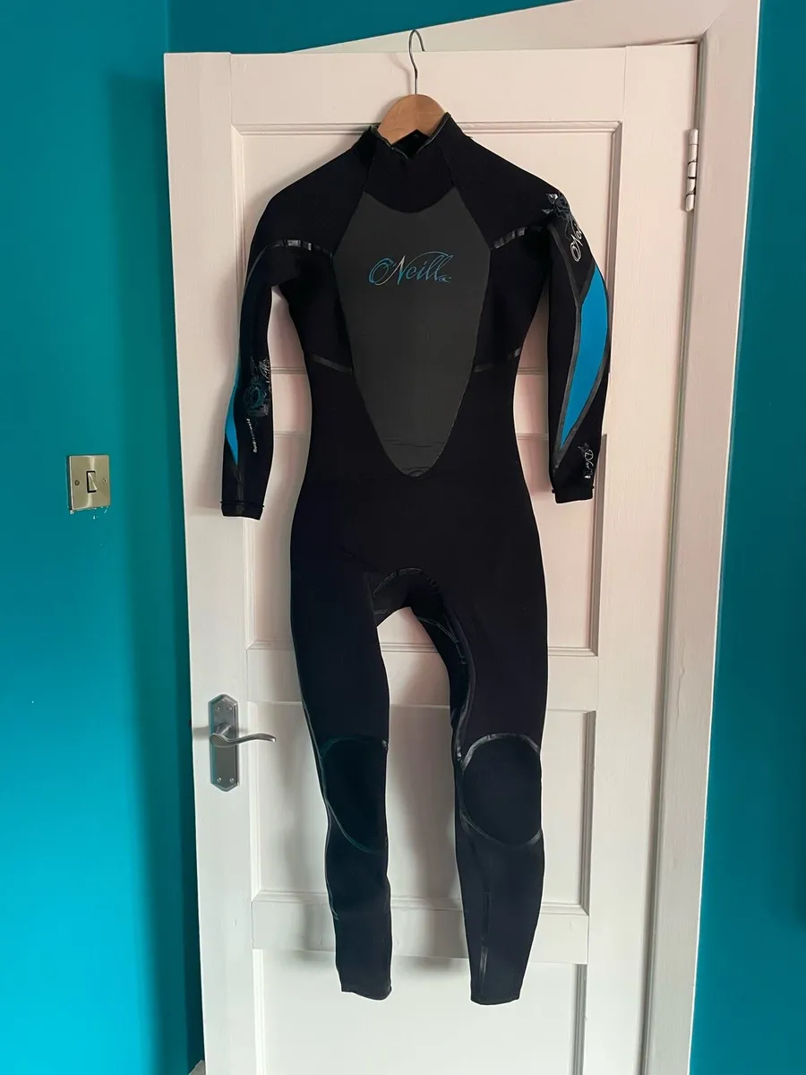O’Neills 5:3 winter women’s wetsuit size 8. - Image 1