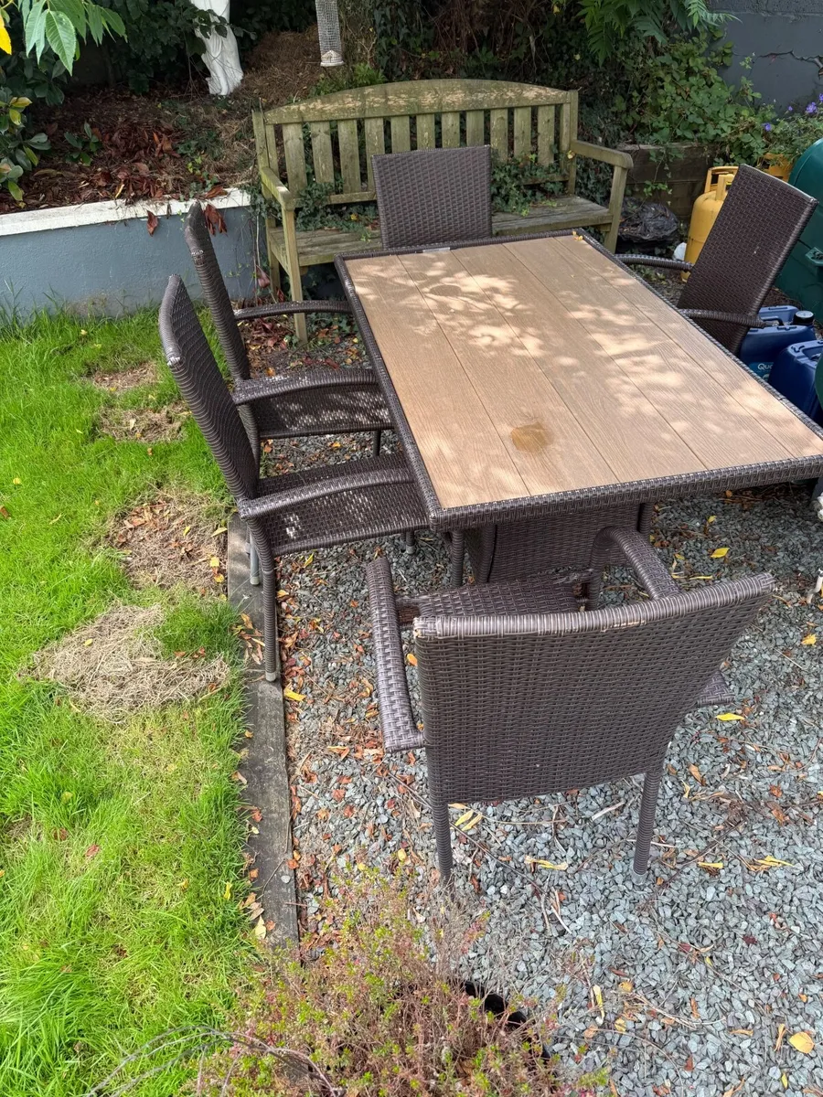 6 seater rattan patio set.