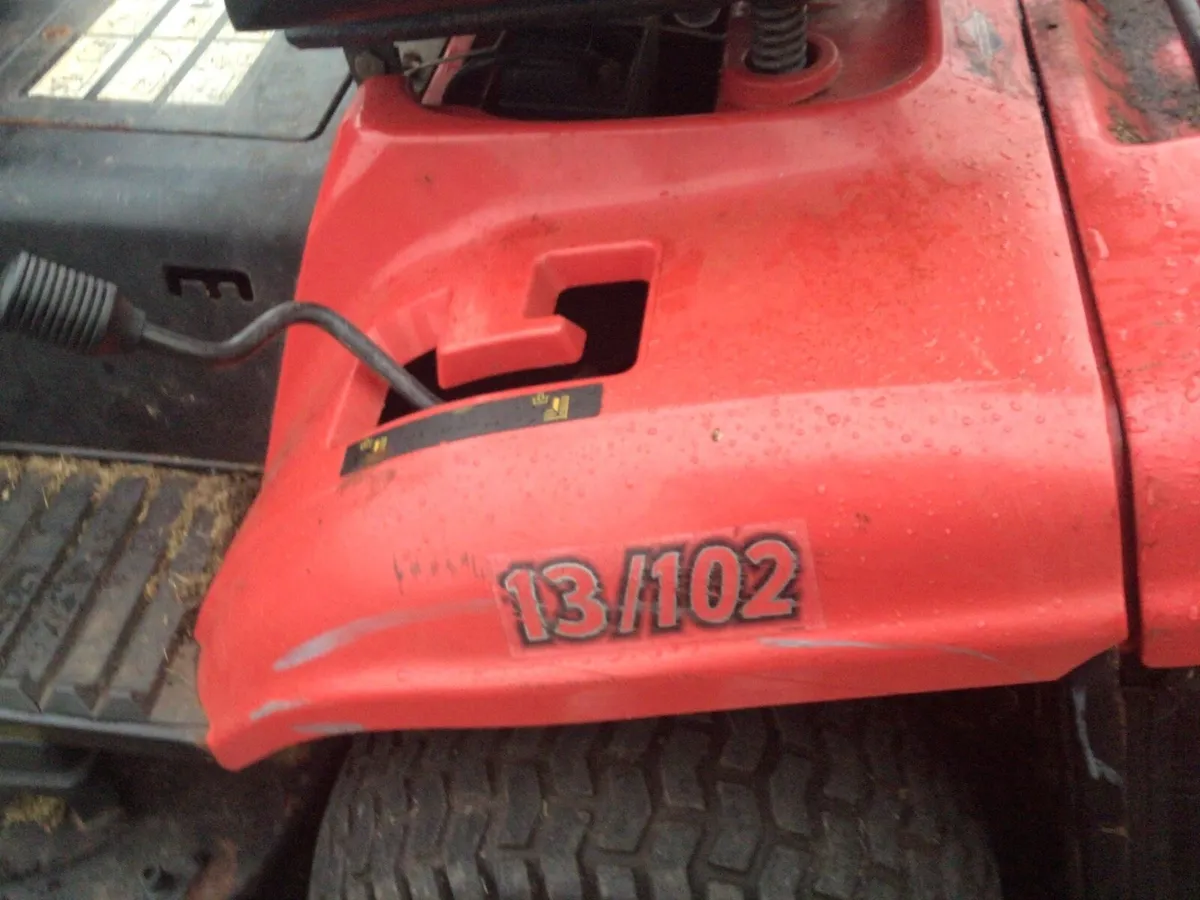 Castlegarden ride on lawnmower - Image 4